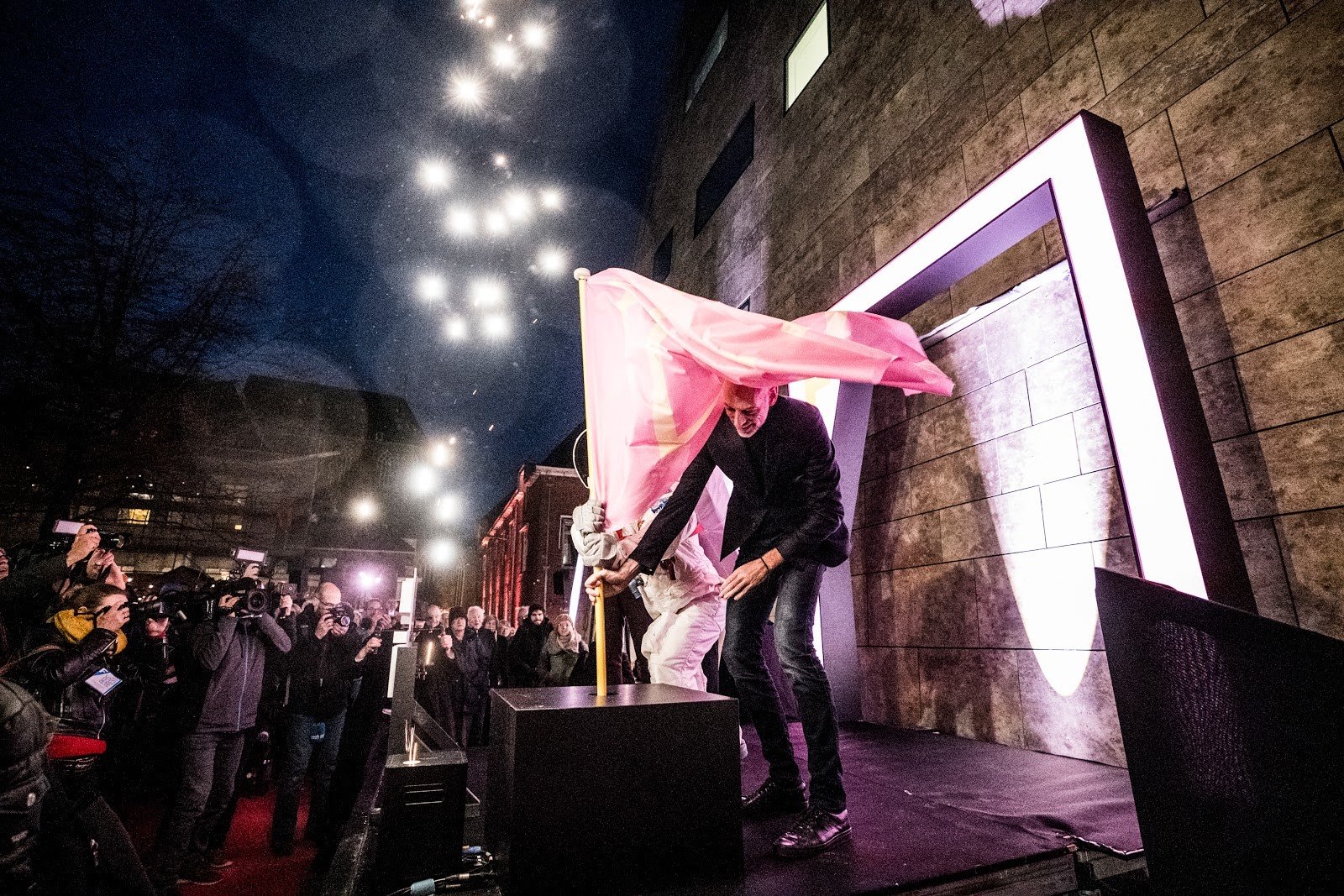 FORUM GRONINGEN GEOPEND MET EEN KNAL